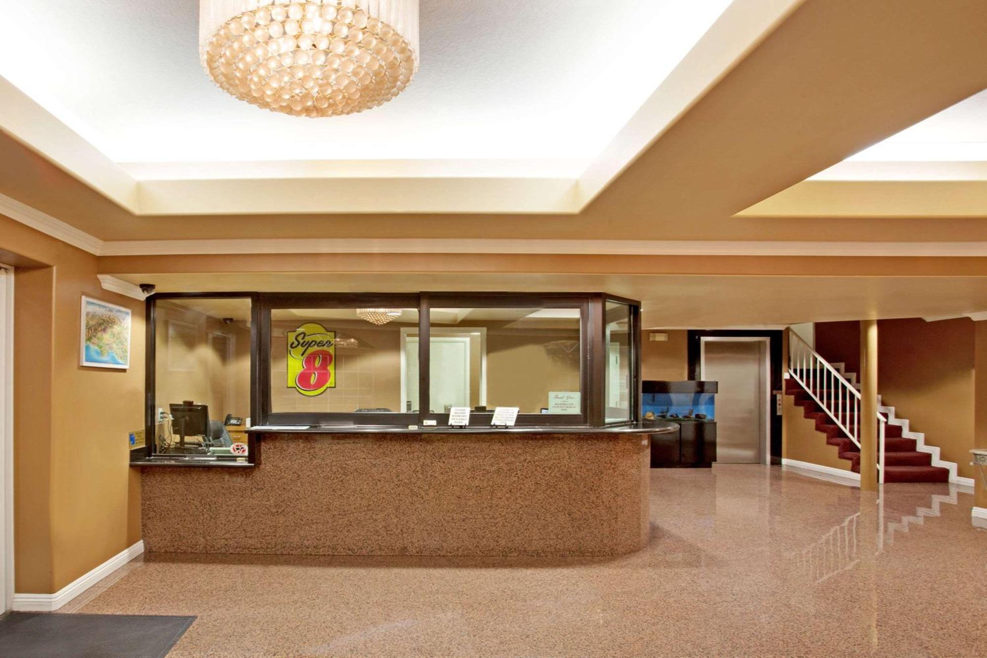 Super 8 By Wyndham Los Angeles Downtown — Fotos 1